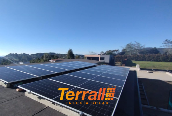 Factores que influyen en la eficiencia de un sistema de energía solar en zonas rurales